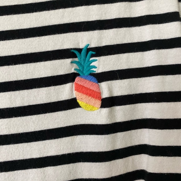 Old navy tshirt - Picture 2 of 3